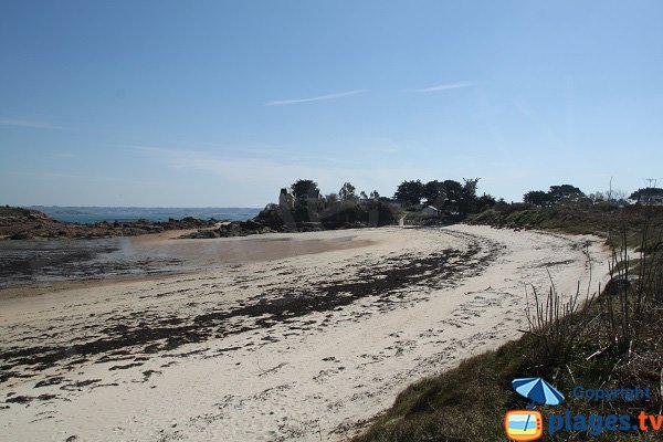 Park an Illiz beach on the Callot island of Carantec