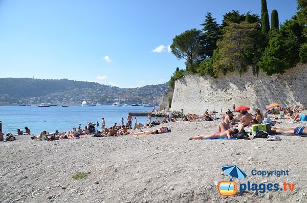 Plage de gravillons au Cap Ferrat