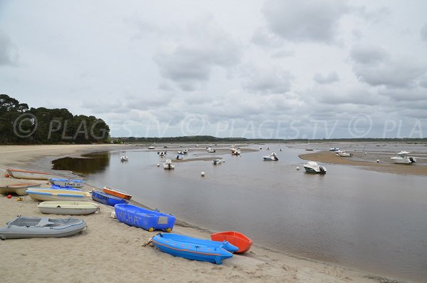 Plage de Claouey à proximité de la place des Pastourelles - Cap-Ferret