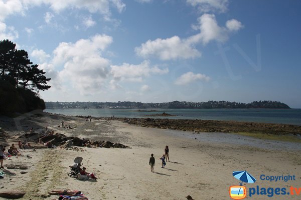 Plage de Pen an Hent nevez avec vue sur Perros Guirec