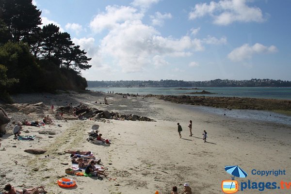 Rochers sur la plage de Pen an Hent Nevez à Louannec