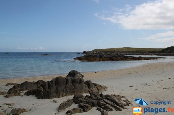 Plage sur la presqu'ile de Pen Enez en Bretagne