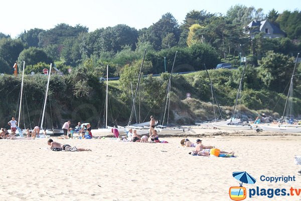 Location de catamarans sur la plage de Pen Guen