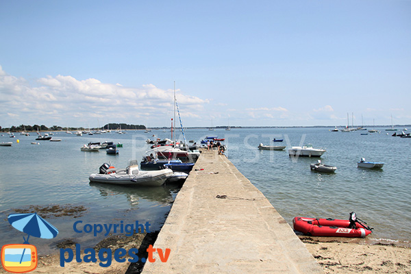 Pier on Penara beach - Island of Arz