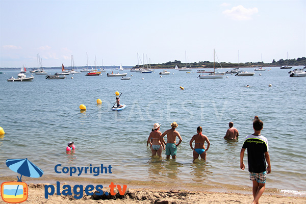 Activité nautique sur la plage de Penara - Arz