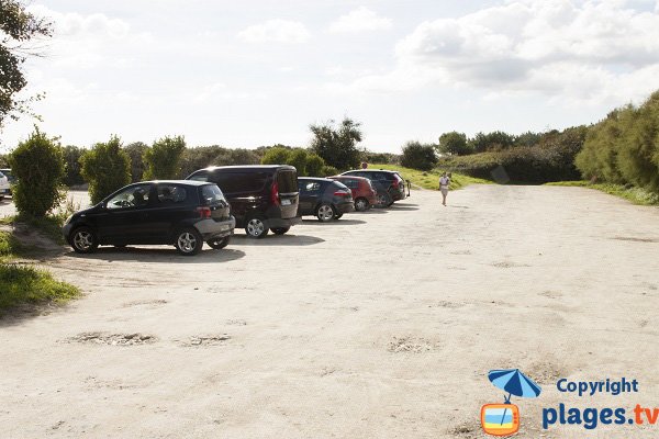 Parking gratuit de la plage de Pen Morvan à Sainte Marine