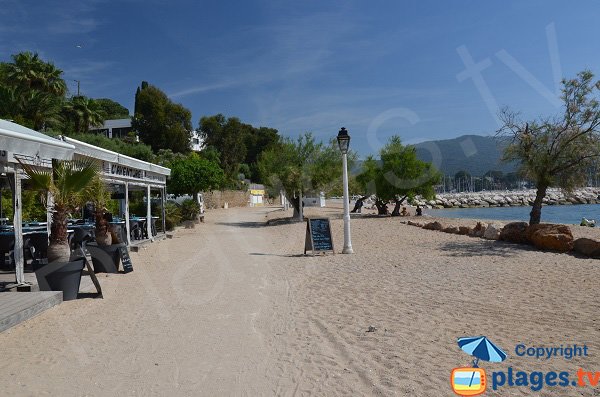 Restaurant sur la plage du Péno