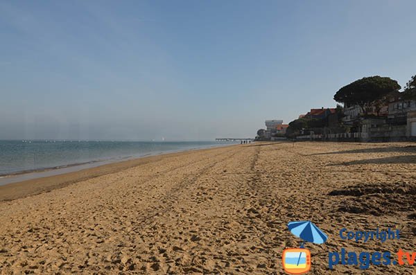 Spiaggia Pereire vicino al molo di Croix des Marins