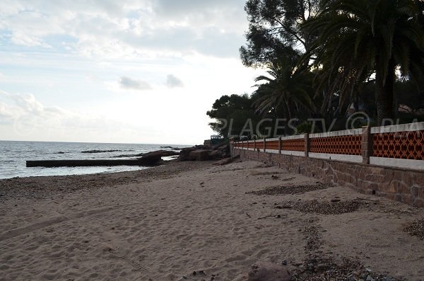 Zugang zum Strand von La Pescade in St. Raphael