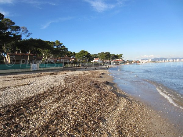 spiaggia Pesquiers a Hyères vicino all'ippodromo