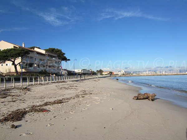 Plage des Pesquiers à Hyères