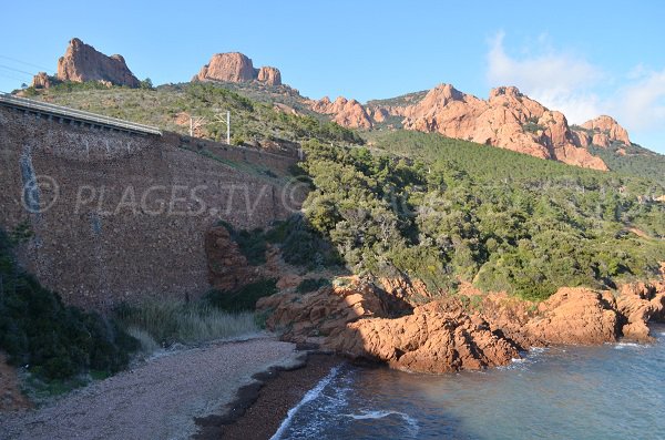 Calanque of red pebble in Agay