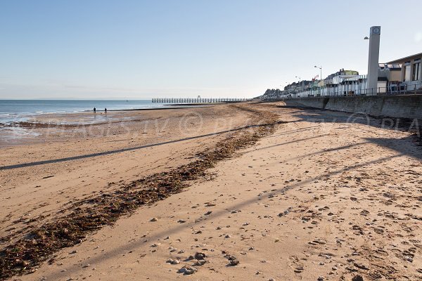 Plage du Petit Enfer du Luc sur Mer en direction du Lion sur Mer