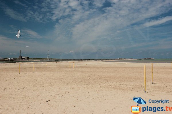 Beach soccer sur la plage de Petit Fort Philippe