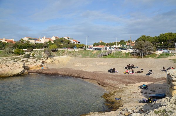 Photo de la plage dans l'anse du Petit Nid à Sausset sur la Côte Bleue