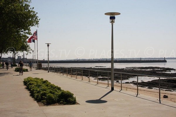 Promenade along Petit Traict beach - St Nazaire