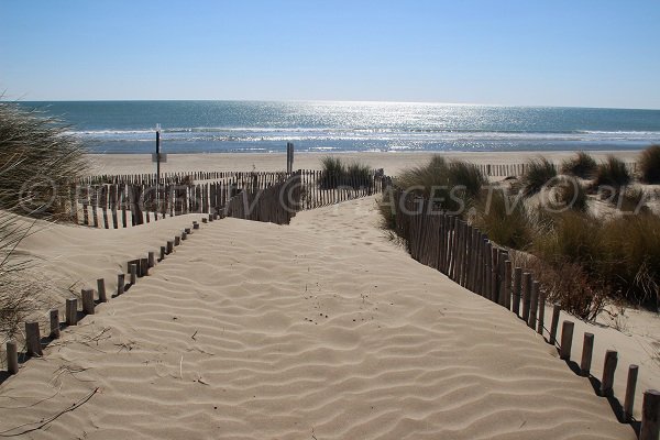 Access to Petit Travers beach in Carnon in France