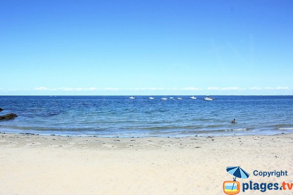 Vue vers le large depuis la plage de la Petite Conche