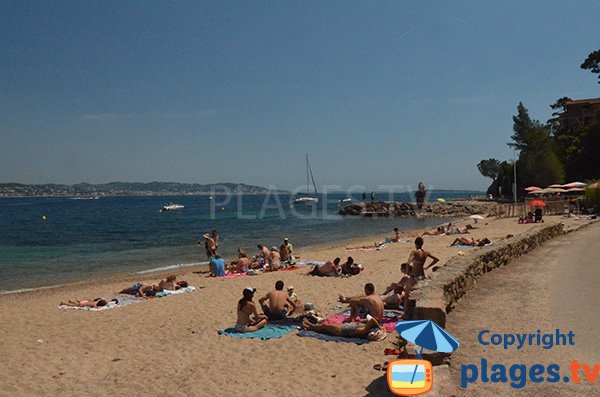 Plage de sable à Théoule au calme