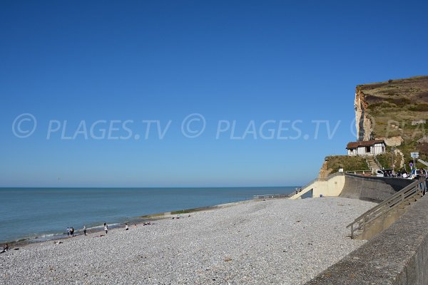 Photo de la plage des Petites Dalles en Normandie