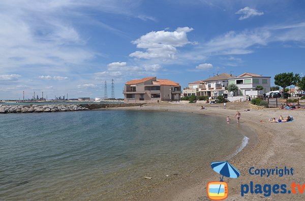 Plage au pied du phare du Fos sur Mer