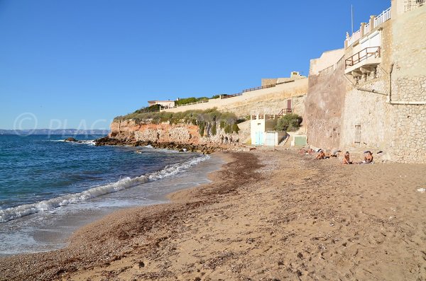 Plage de sable dans le 8ème à Marseille