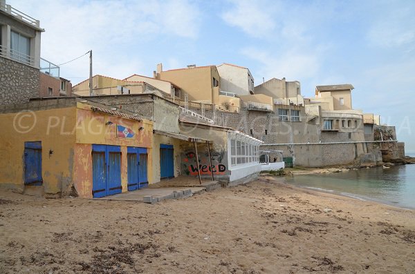 Plage des Phocéens avec restaurant à Marseille