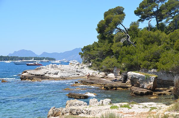 Plage au sud de l'Ile de Lérins (naturisme toléré)