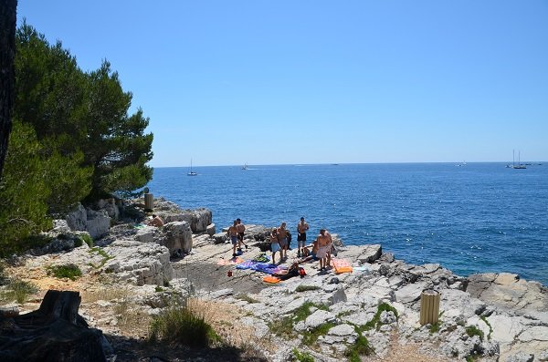 Photo de la plage des Pierres Hautes sur les Iles de Lérins (Ste Marguerite)