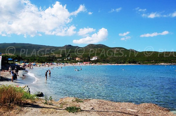 Vue de la plage de la marine de Pietracorbara dans le Cap Corse