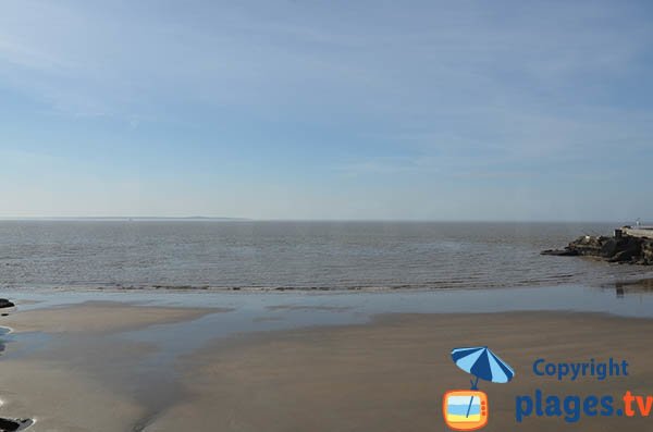 Plage du Pigeonnier à Royan avec vue sur Verdon sur Mer