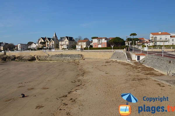 Plage du Pigeonnier à marée haute - Royan