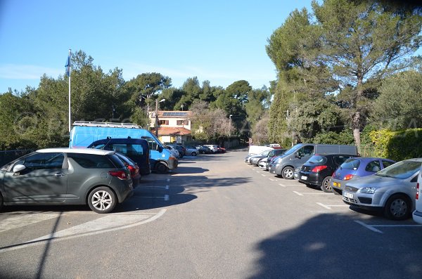 Parking of Pin de Galle beach in Le Pradet