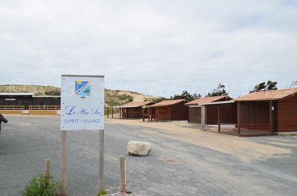 Entrée du village du Pin Sec à Naujac