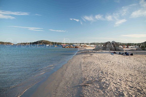 Photo de la plage de Pinarello en Corse