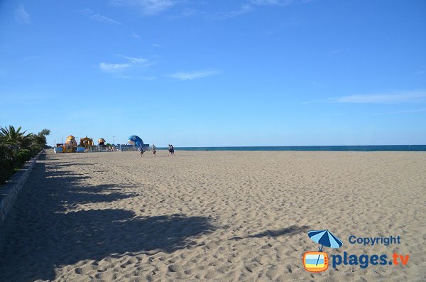 Games for children on the beach of Argelès