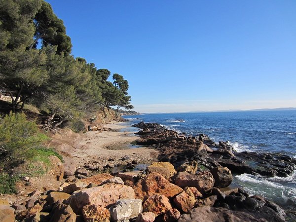 Spiaggia Les Pins Penchés a Carqueiranne