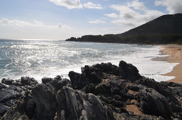 spiaggia rocciosa a Olmeto