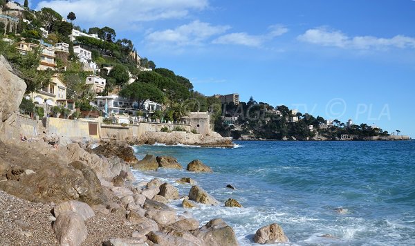 Rochers sur la plage des Pissarelles - Cap d'Ail