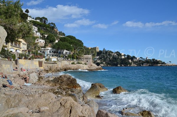 Plage naturiste à côté d'Eze