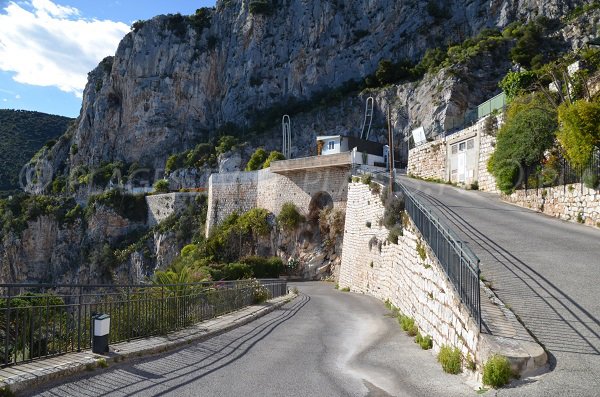 Road access to the Pissarelles beach