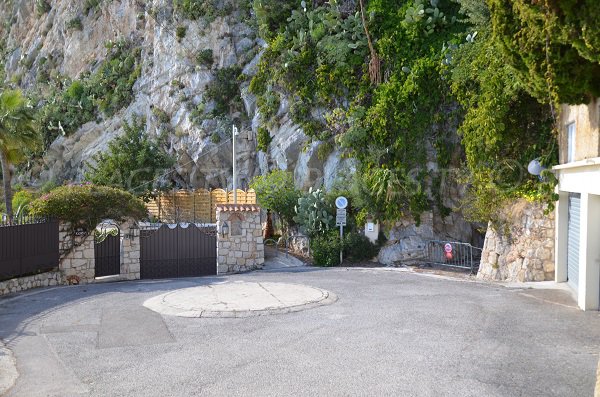 Extrémité du sentier dans le domaine