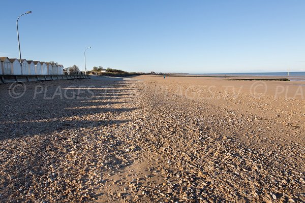 Photo de la plage de la Cale de Platon de Bernières en direction de Courseulles sur Mer