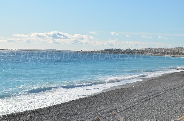 Blick auf Nizza Westen vom Poincaré-Strand