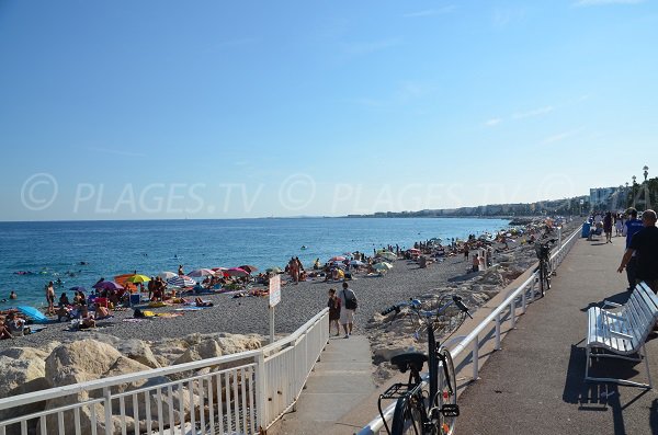 Acces to the Poincare beach of Nice