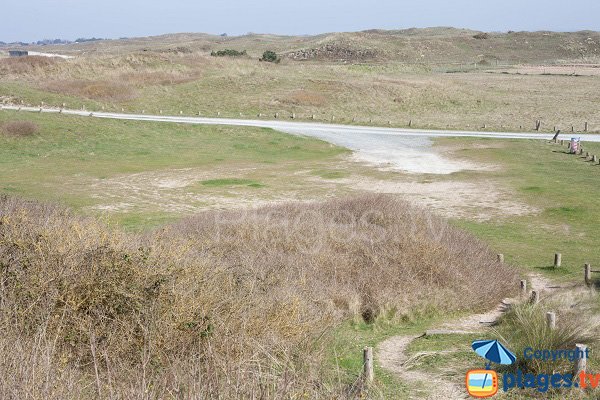 Access road to the Pointe du Banc beach of St Germain sur Ay