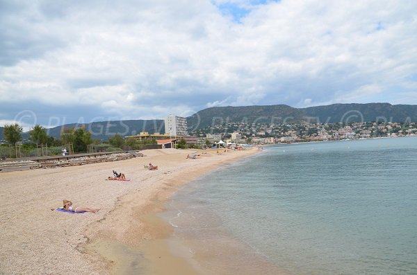 Vue sur le Lavandou depuis la plage de Bormes les Mimosas