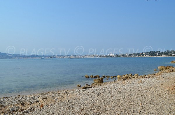 Kieselstrand in der Nähe von Eden Roc am Cap d'Antibes