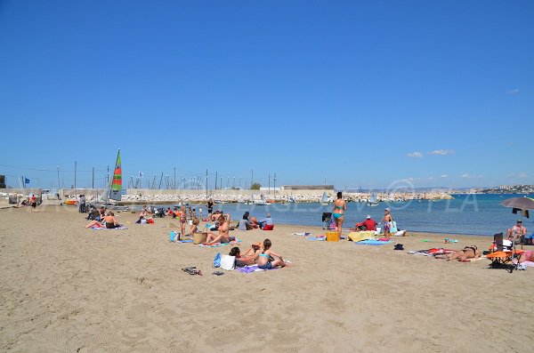 Plage et club de voile de la Pointe Rouge à Marseille