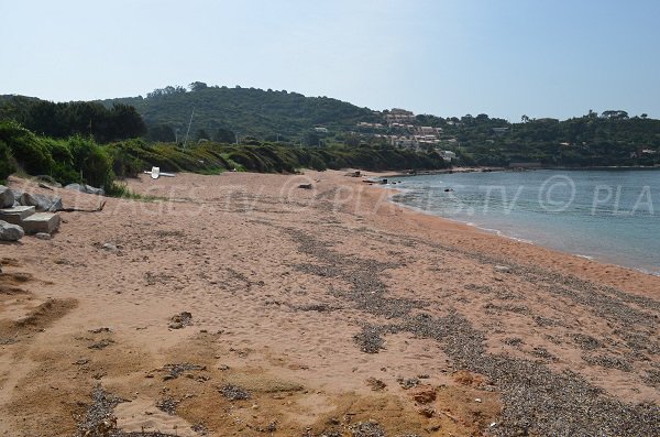 Spiaggia selvaggia Porticcio nel Golfo di Ajaccio